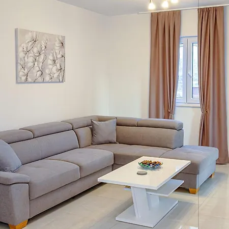 Twin With Bbq Area Апартаменти