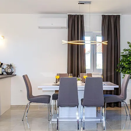 Twin With Bbq Area * Трогир